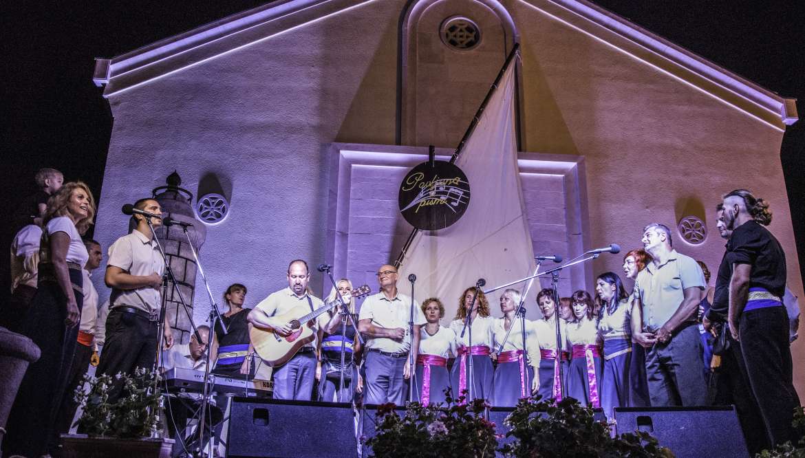 Susret klapa “Povljana u pismi”